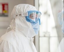 Selecting appropriate protective clothing is essential for workers in pharma cleanrooms